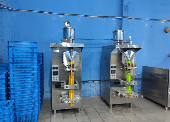 Une machine de remplissage de liquide peut-elle produire à la fois du jus et de l’eau ?